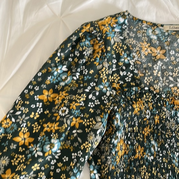 Liberty Love size XL green floral top. Front ruched square neck. Super cute! - Picture 5 of 9